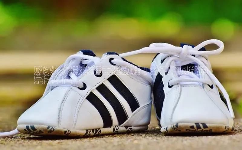 b体育在线登录网页版百度翻译购买限量款大鞋舌运动鞋 | 舒适与风格的
完美结合