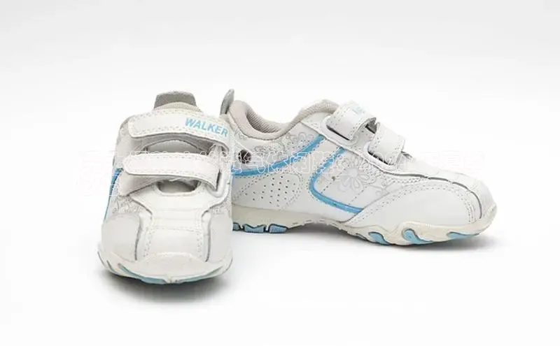 bsport体育官方网站BSPORTS携程 男士爆款冰丝透气休闲鞋：2024 年夏季
必备