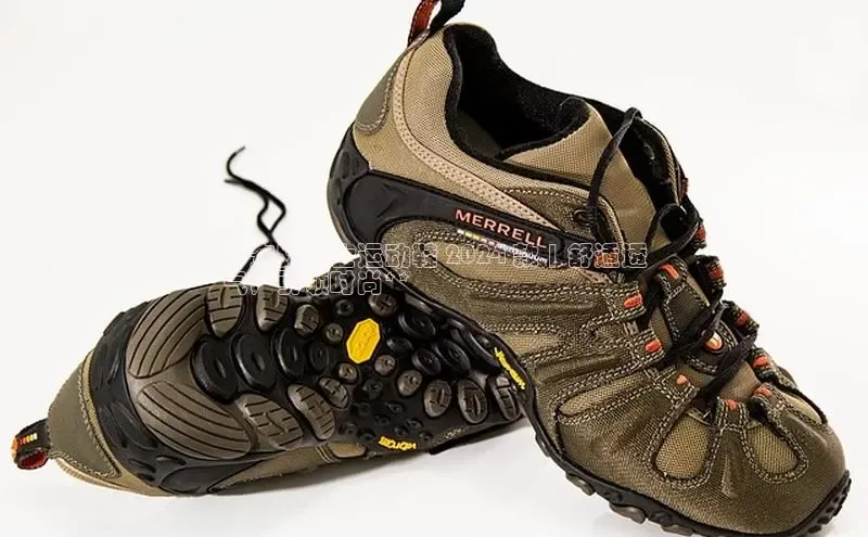 bsports官网 必一运动巴美列捷福**安踏男士运动鞋 2024 款 | 舒适透
气，引领时尚**