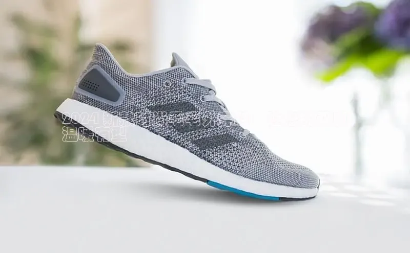 b体育旧版手机版每日互动2024 新款时尚毛毛外穿鞋：让您的双脚
温暖有型