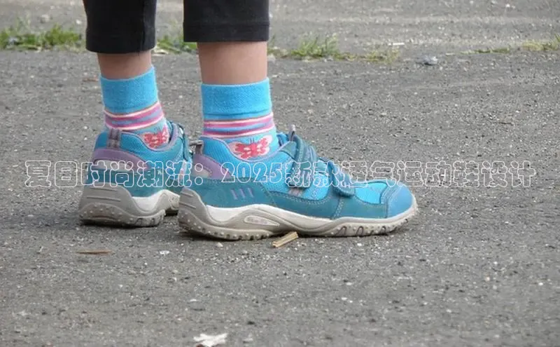 夏日时尚潮流：2025新款透气运动鞋设计