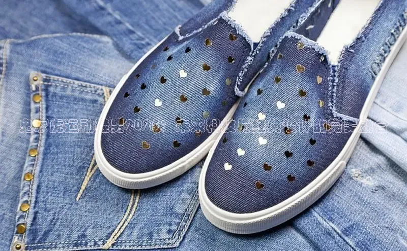 鬼冢虎运动鞋男2025：未来科技与经典设计的完美融合