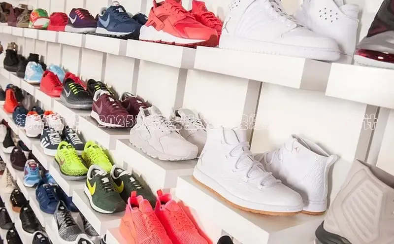 潮流前沿：2025新款男士运动鞋爆款——毒液设计